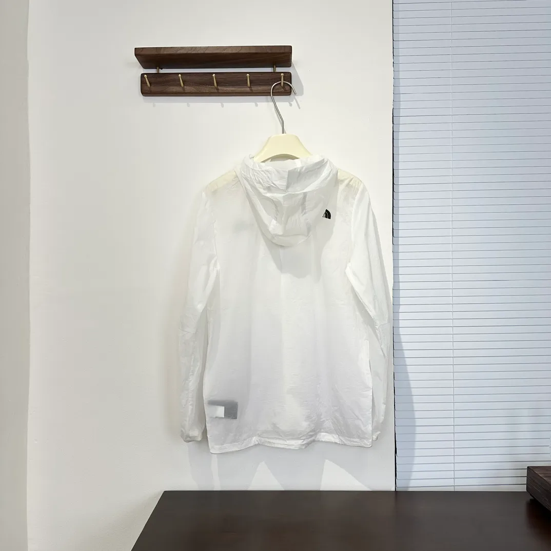 𝗧𝗵𝗲 𝗡𝗼𝗿𝘁𝗵 𝗙𝗮𝗰𝗲｜ ！ 𝘀𝗶𝘇𝗲：𝗦 𝗠 𝗟 𝗫𝗟 𝗫𝗫𝗟 ：Black、White、Gray、